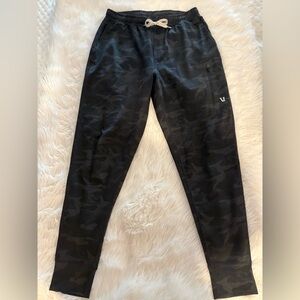 Vuori Men's Sunday Performance Jogger Pants - Black Camo